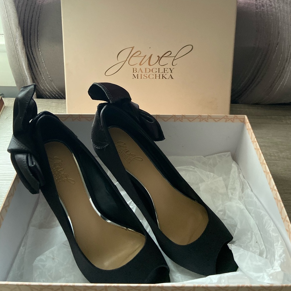 Badgley Mischka Satin Bow Black Pumps Peep-Toe